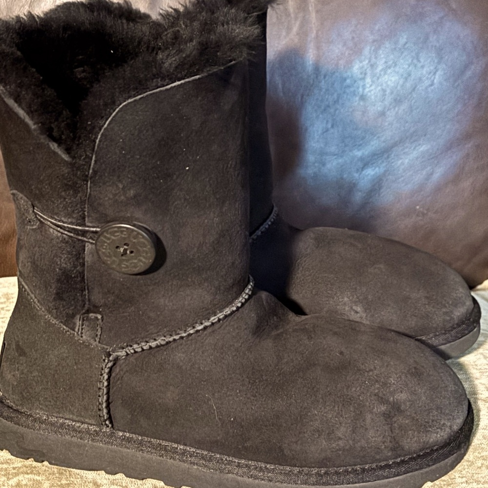 UGG Australia Suede Leather Winter Boots Button Accent Black Size 7